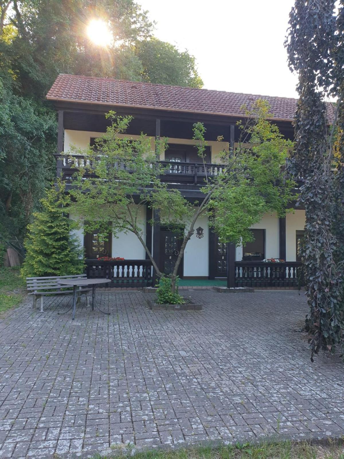 Motel Zur Festwiese Gierstädt Zewnętrze zdjęcie