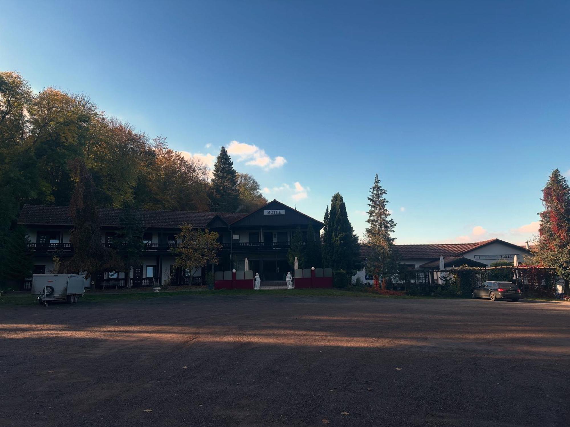 Motel Zur Festwiese Gierstädt Zewnętrze zdjęcie