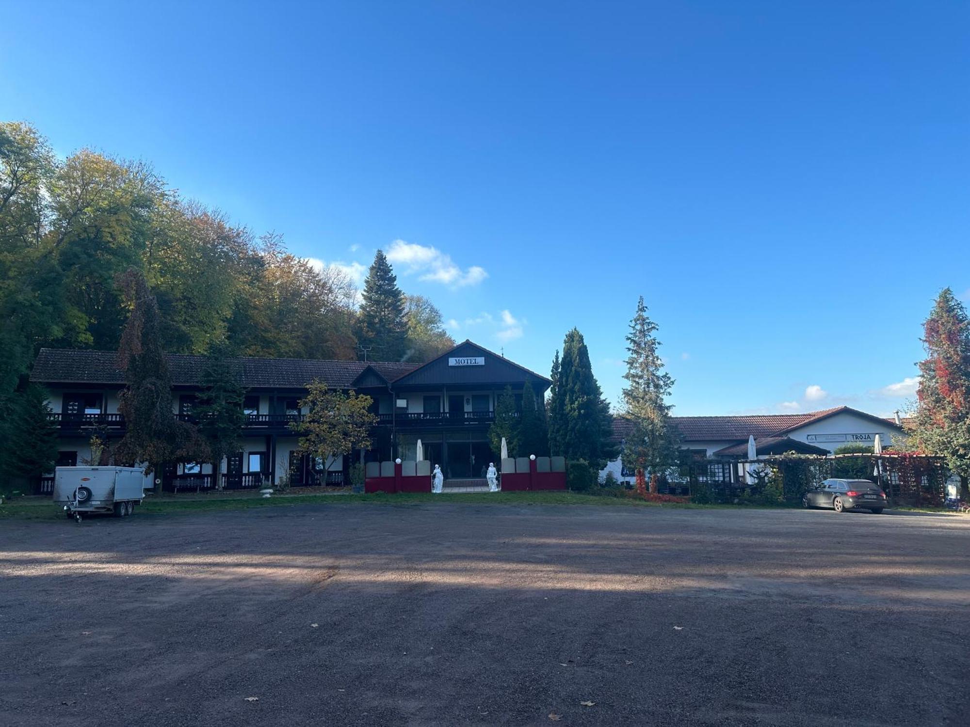 Motel Zur Festwiese Gierstädt Zewnętrze zdjęcie