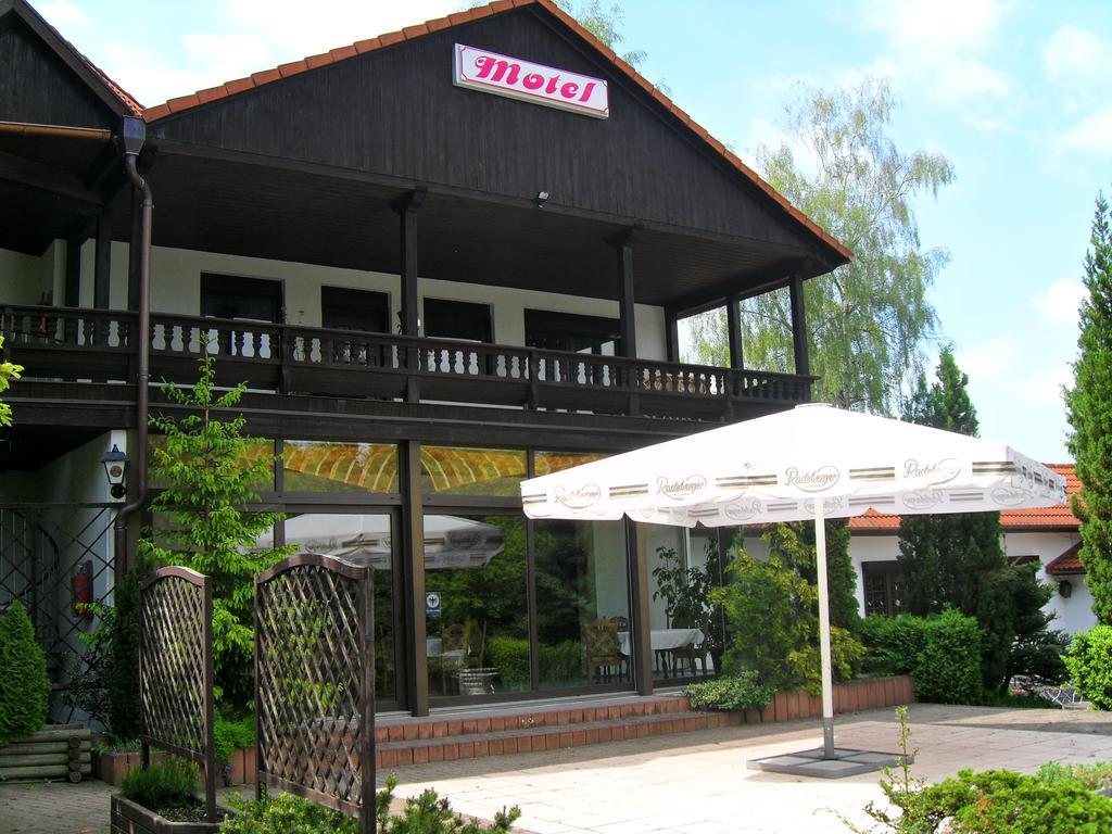 Motel Zur Festwiese Gierstädt Zewnętrze zdjęcie