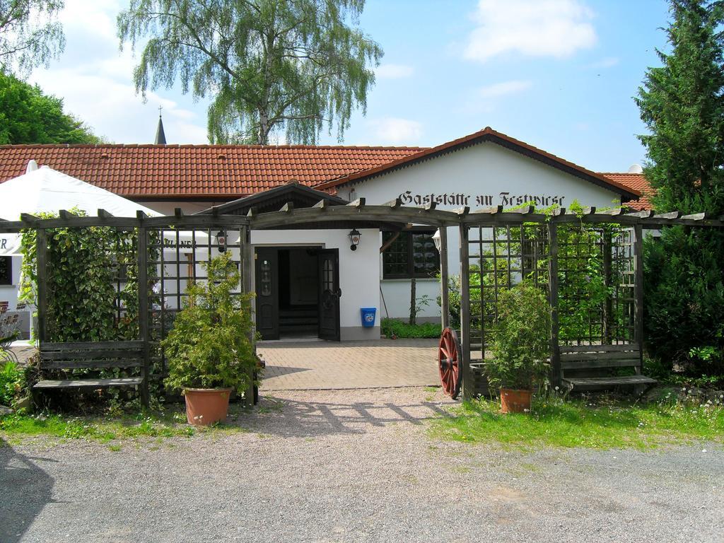 Motel Zur Festwiese Gierstädt Zewnętrze zdjęcie