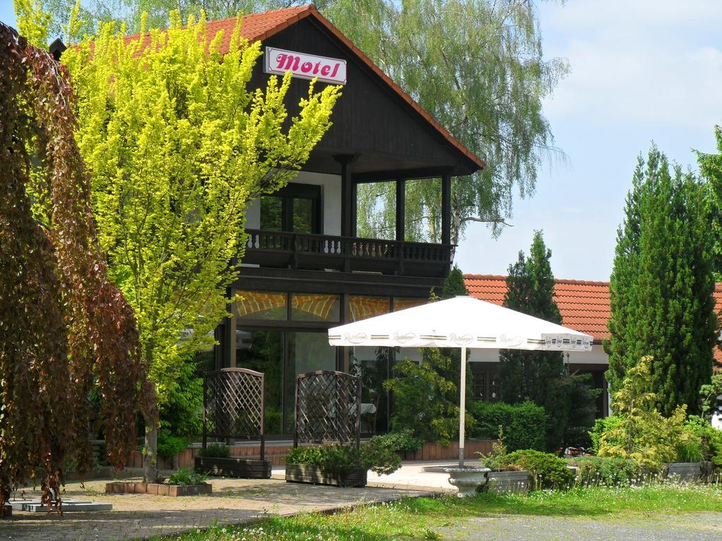 Motel Zur Festwiese Gierstädt Zewnętrze zdjęcie