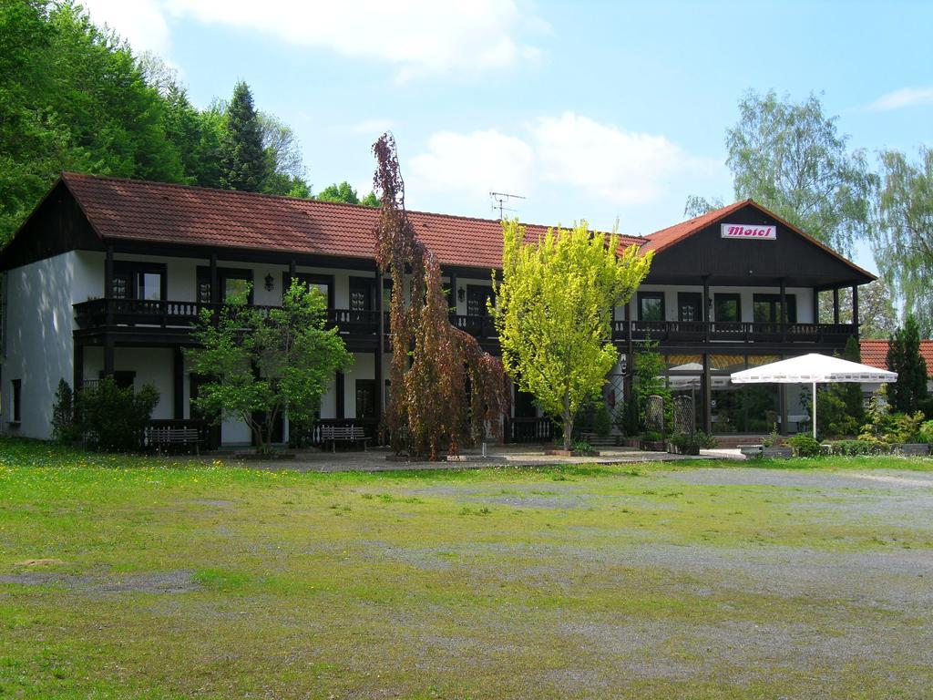 Motel Zur Festwiese Gierstädt Zewnętrze zdjęcie