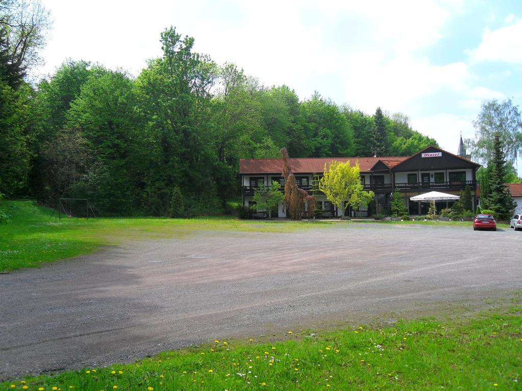 Motel Zur Festwiese Gierstädt Zewnętrze zdjęcie
